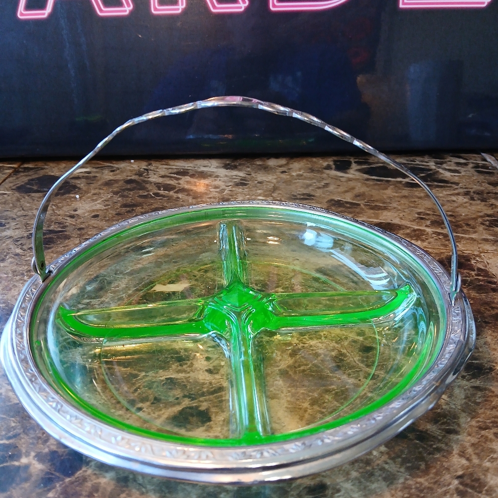 Green Uranium Vaseline Glass Relish Candy Nuts Dish 4 Part Divided DepressionT - Picture 6 of 11